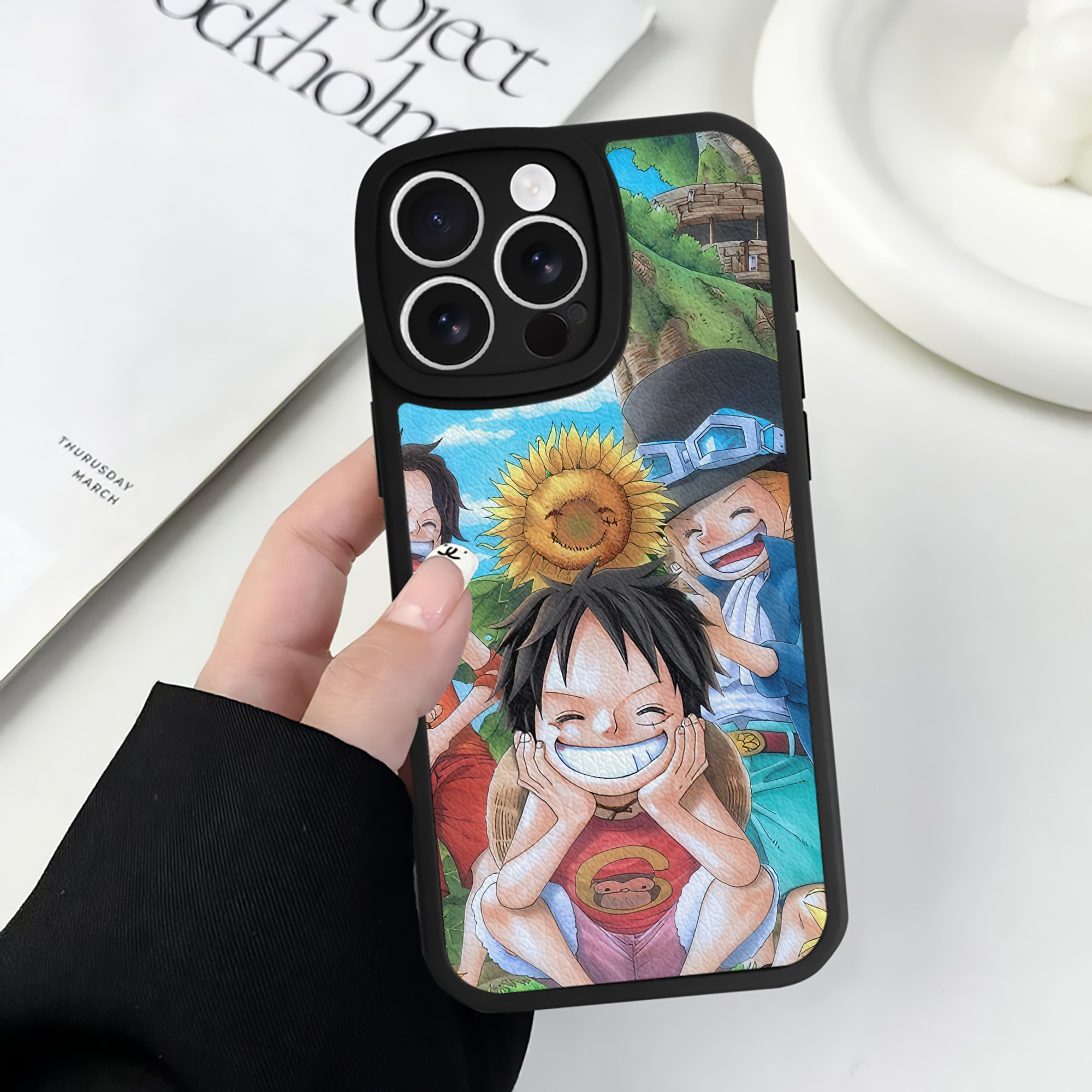 （画像用） ワンピース ONE PIECE 【iPhone 16シリーズ対応】シリコンスマホケース（レザー調） 材質：シリコン